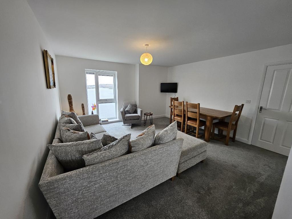 Ffordd Wallace, Woodham Road, Barry, Barry, CF63 4RX